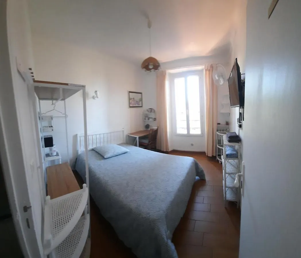 Homestay Ghis Lotus Apartment Cannes France
